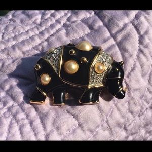 💃🏻HP💃🏻Kenneth Jay Lane vintage enamel Rhino figural brooch
